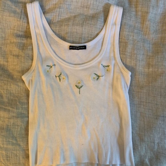 Brandy Melville Tops - Brandy Melville embroidered daisy tank